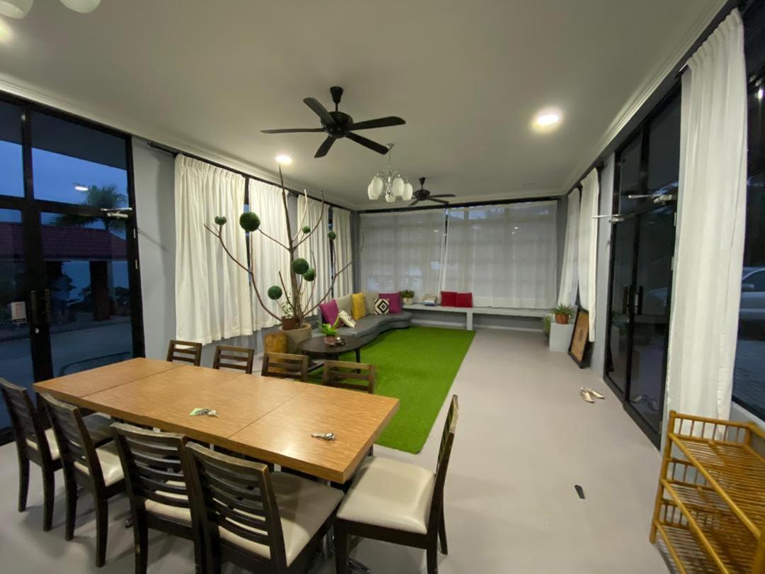 J Guest House Kuala Penyu Exterior photo
