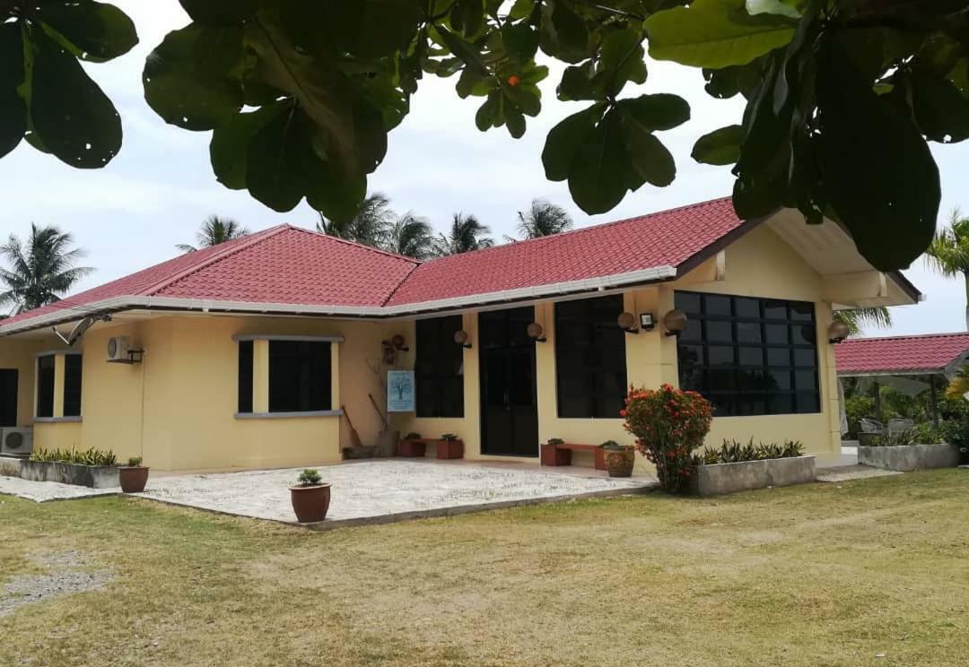 J Guest House Kuala Penyu Exterior photo